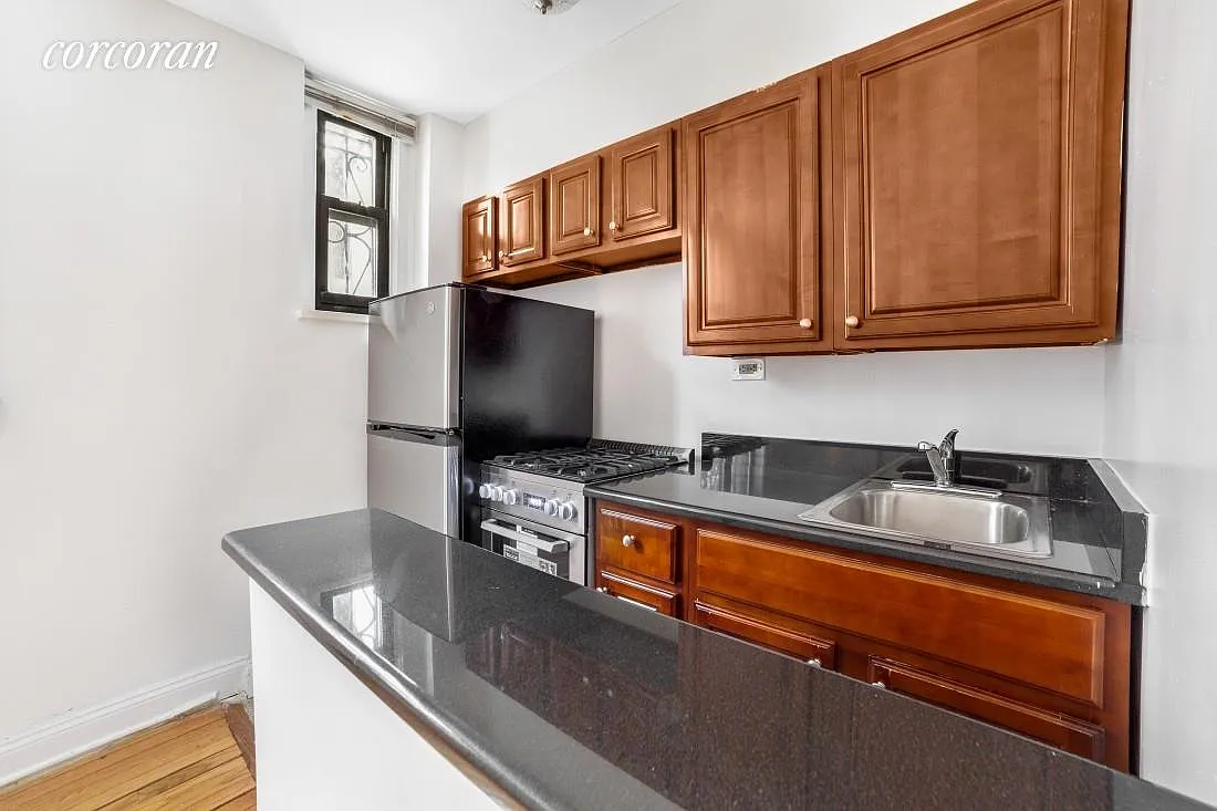 328 East 52nd Street — Photo 2