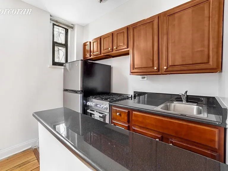 328 E 52nd St #1 — Photo 2