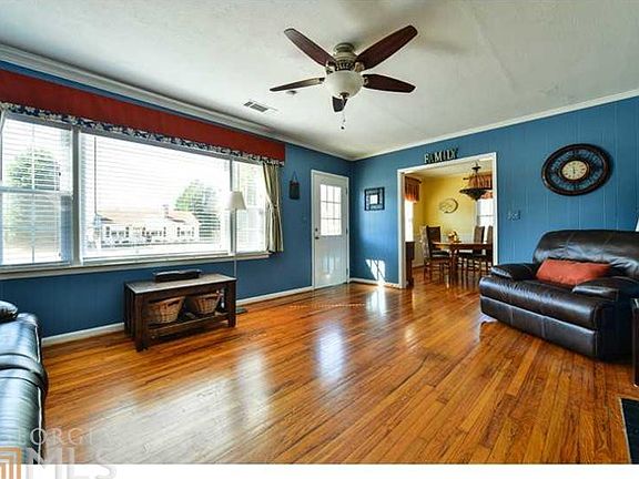 5th image of 308 Stewart Ave