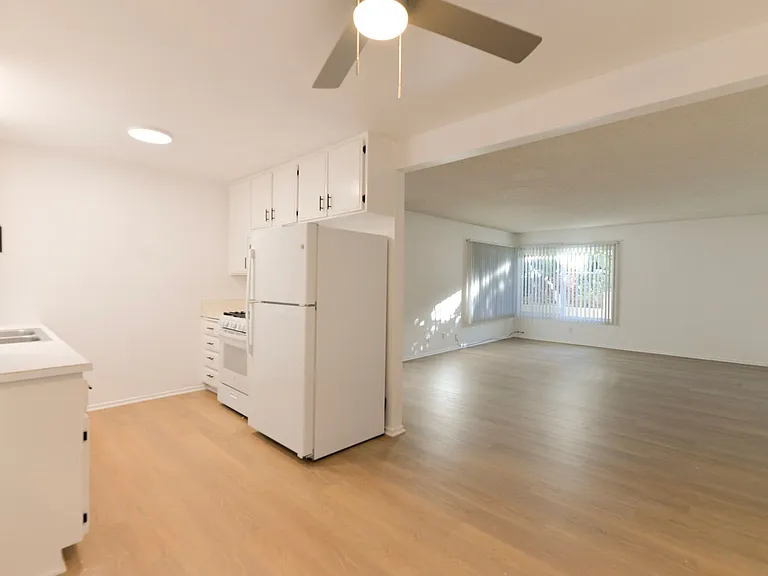 306 Avenida Granada — Photo 10