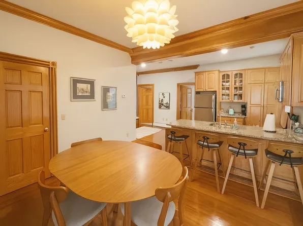 20 Berkeley Ave APT 4, Newport, RI 02840