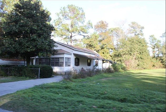 2nd image of 3408 N Cleburne St