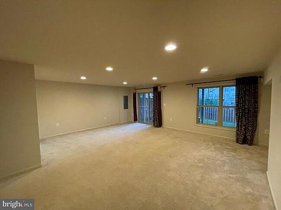 3rd image of 42561 Mantua Sq