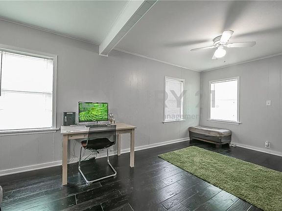 4th image of 206 Renfro St