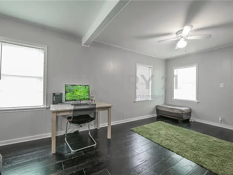 206 Renfro St — Photo 4
