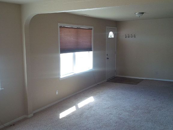 5th image of 860 S Grand Dr