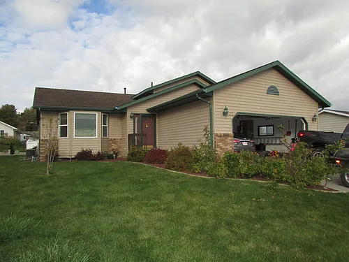 3913 Kyle St Photo 1