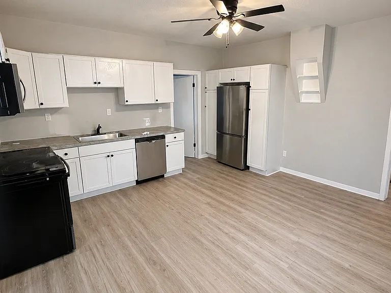 713 N Cory St — Photo 2