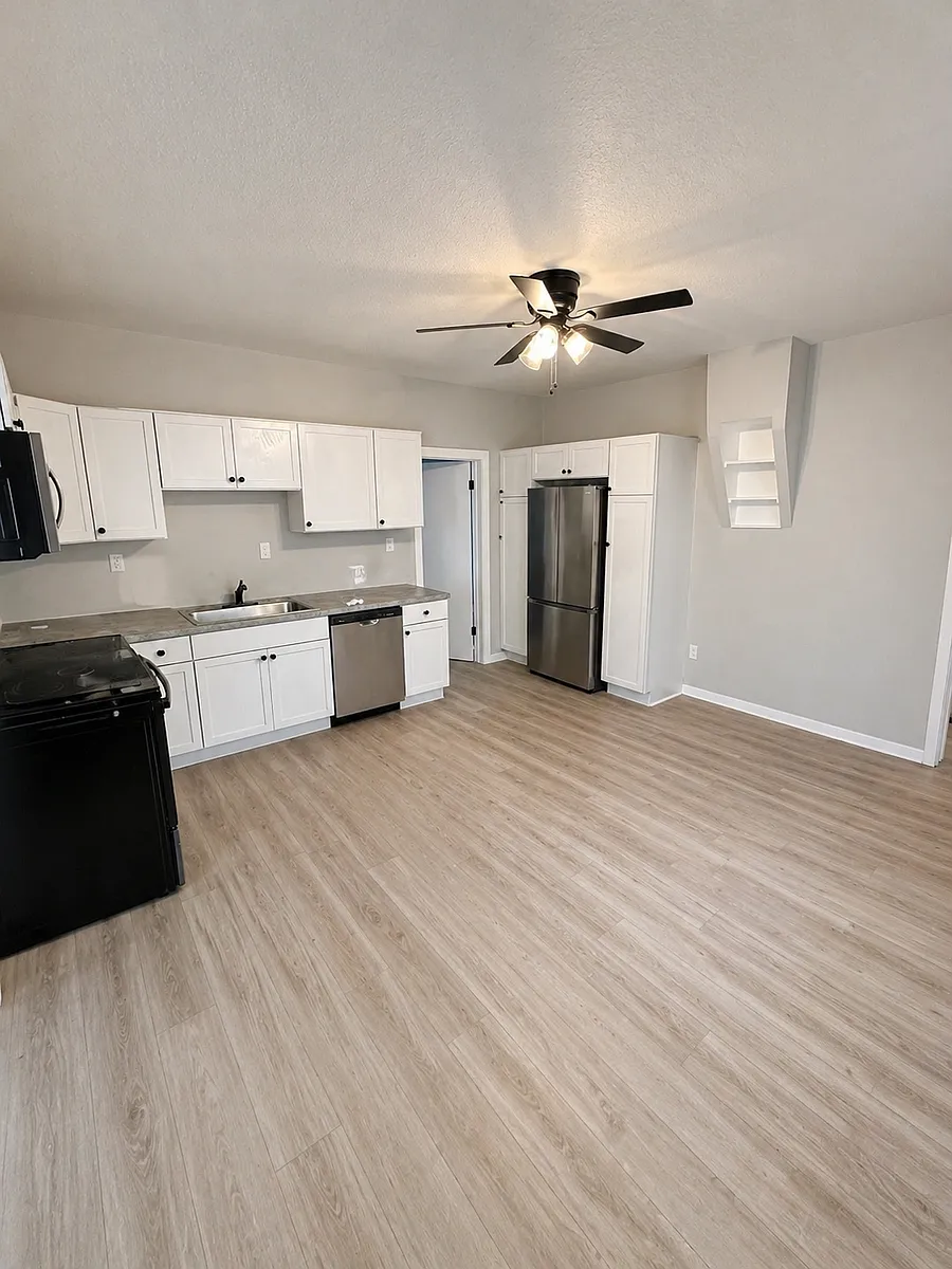 Building Photo - 713 N Cory St
