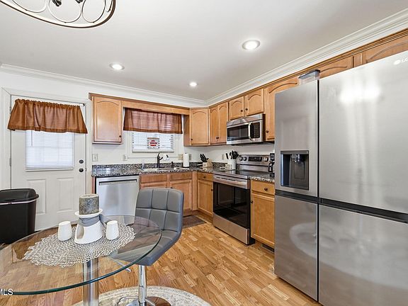 5th image of 218 Cedar Creek Rd APT 1