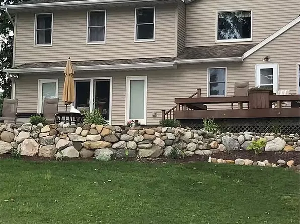 68412 Lazy Ln, Edwardsburg, MI 49112