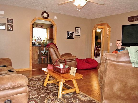3rd image of 605 Odell Ct