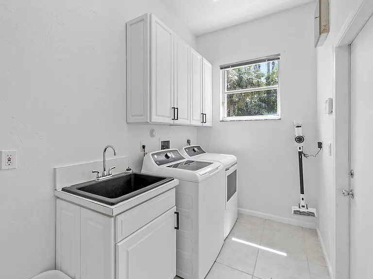 856 Forest Glen Ln — Photo 25