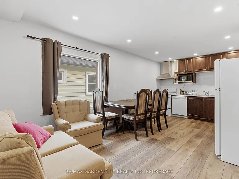 25 Pelham Rd #UPPER — Photo 12