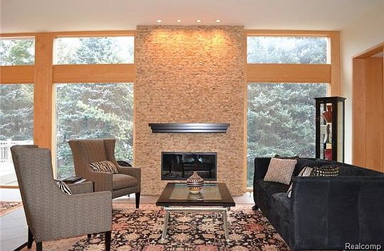 3rd image of 11 Boulder Ln #1