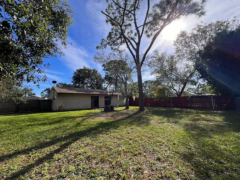 1111 Flagami Rd SE — Photo 5