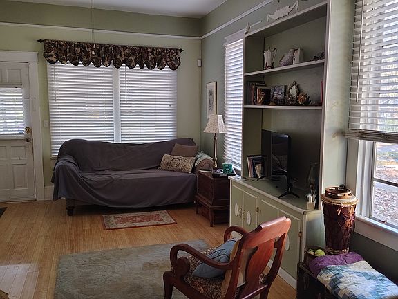 4th image of 405 Olive St