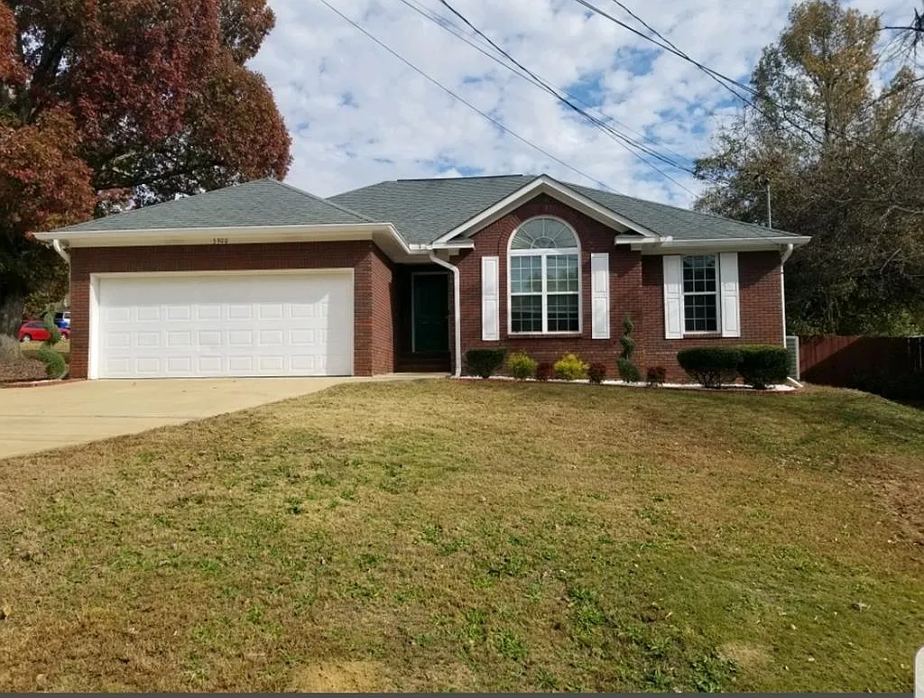 3900 Fairview Dr photo 1
