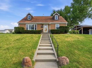 227 21st Ave SW, Cedar Rapids, IA 52404