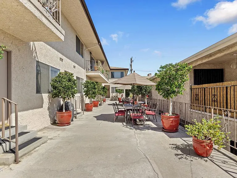 460 E Cypress Ave #C — Photo 16