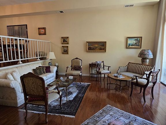 4th image of 17707 Magnolia Blvd
