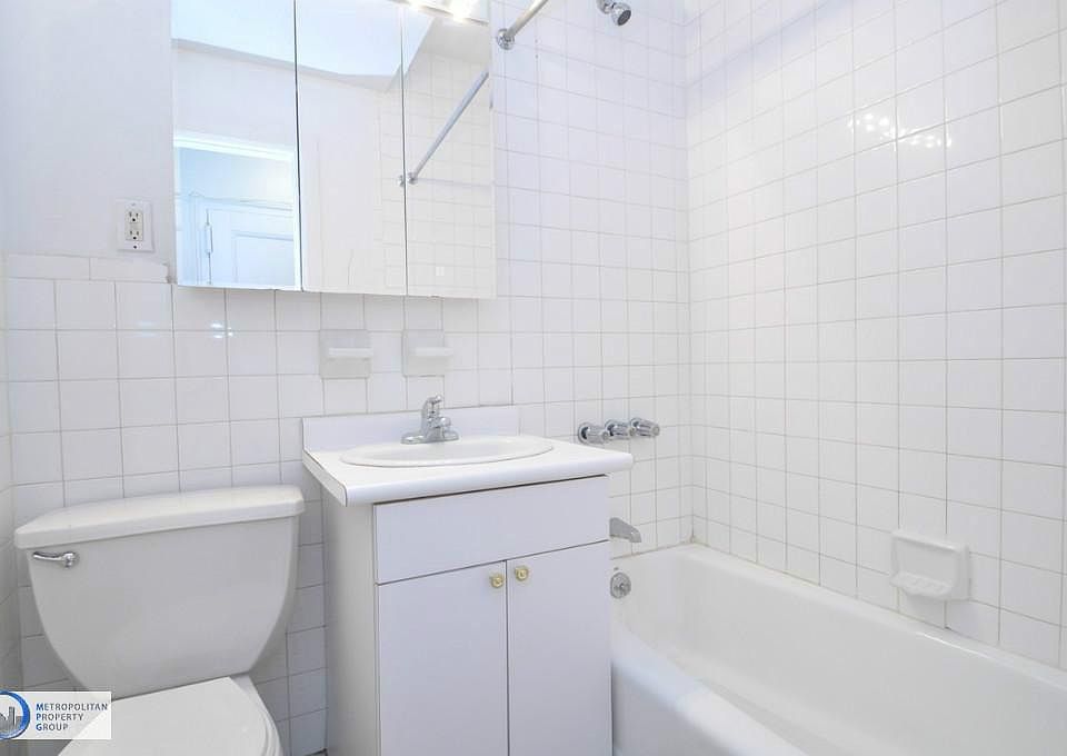 1st image of 320 W 49th St APT 5RE
