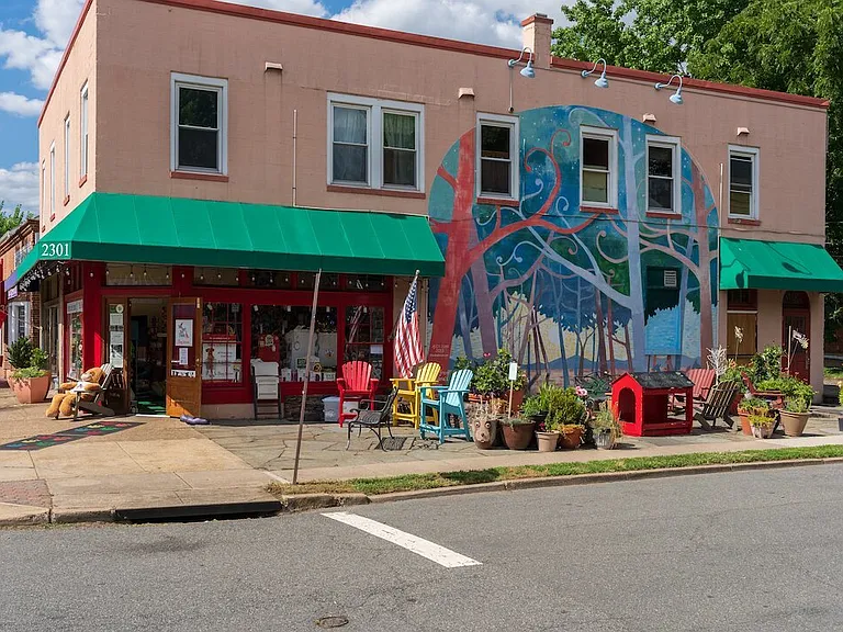 2302 Sanford St — Photo 24