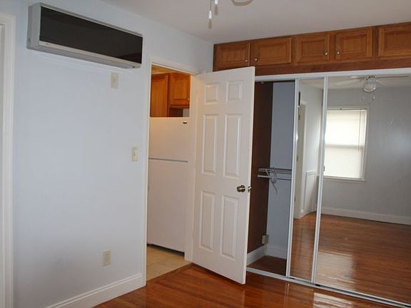 5th image of 724 N Monroe St APT 1