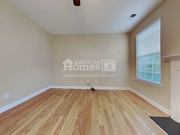 4th image of 228 Longford Dr