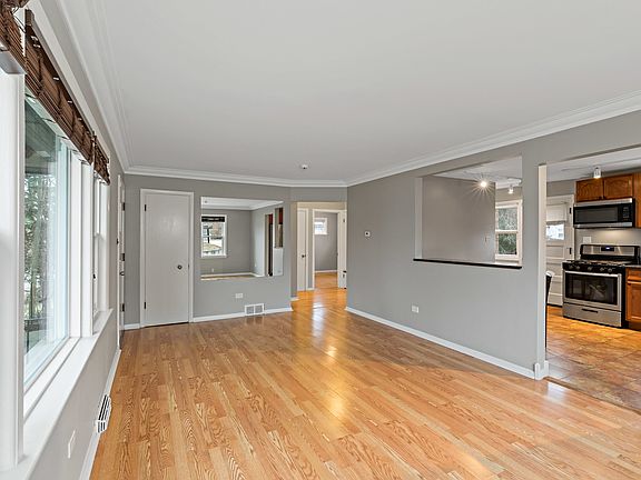 3rd image of 2724 W 96th Pl