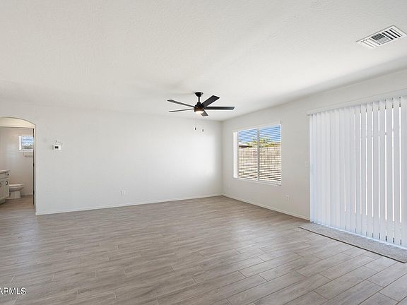 5th image of 2716 E PARADISE Lane