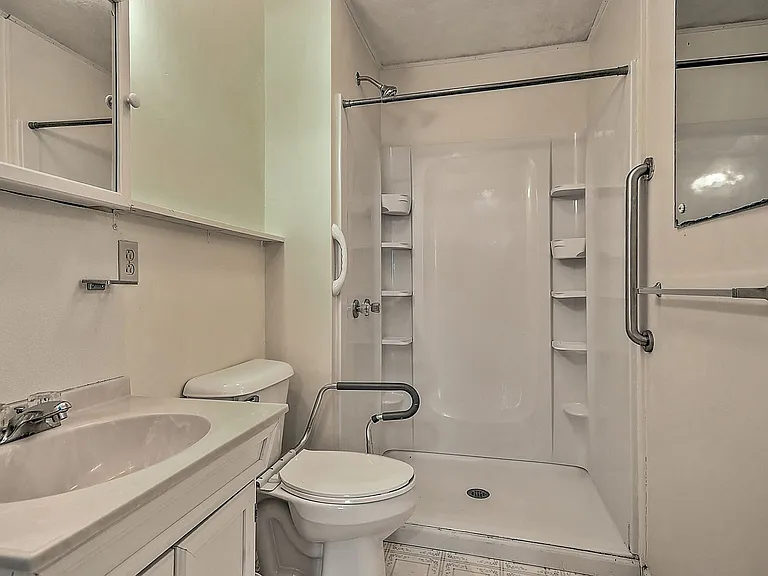 2207 Buckingham Rd — Photo 13