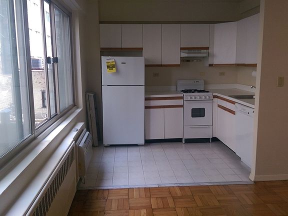 4th image of 225 E 46th St APT 2L