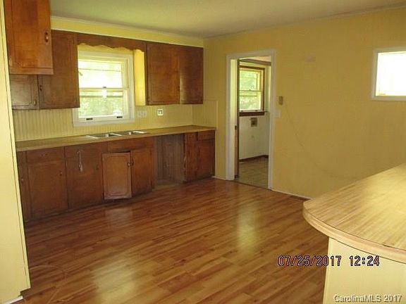 4th image of 307 Park Dr #21
