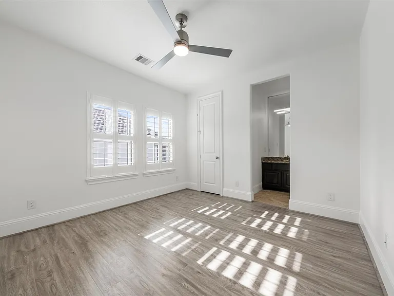 908 Amelia St — Photo 32