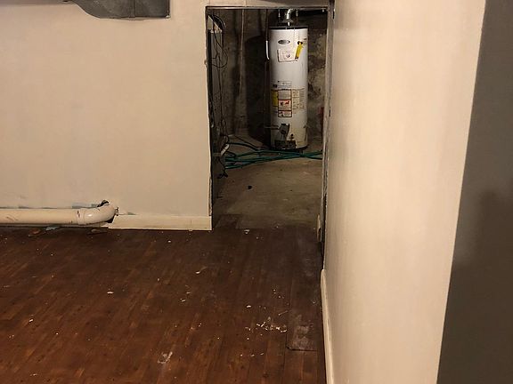 4th image of 2322 S Franklin St