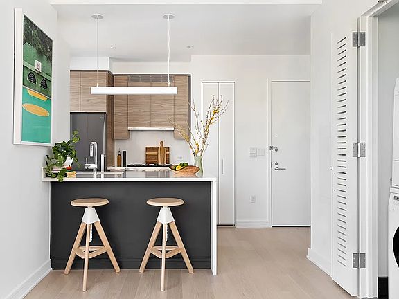 2nd image of 555 W 38th St #3316