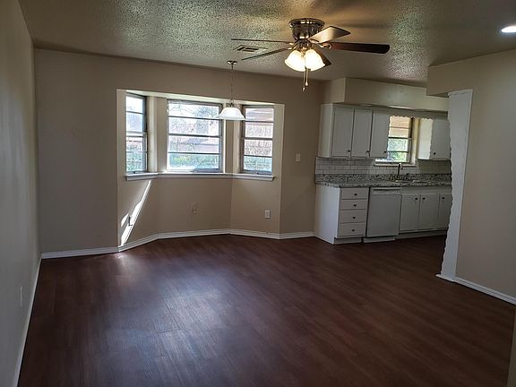 4th image of 216 SW 62nd St