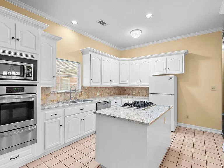 616 Westwood Cir — Photo 15