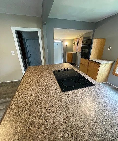 914 N Elm Ave — Photo 6
