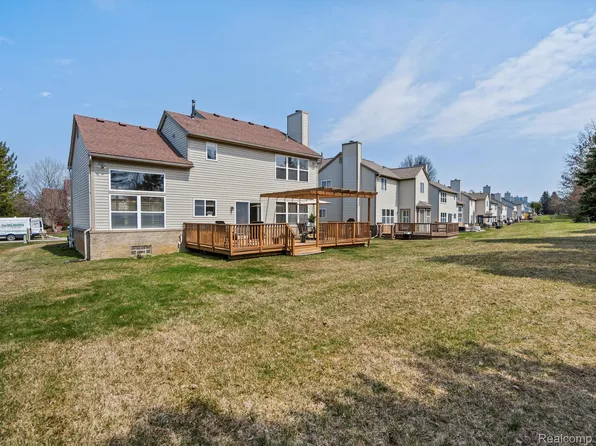 3609 Normandy Dr, Rochester, MI 48306