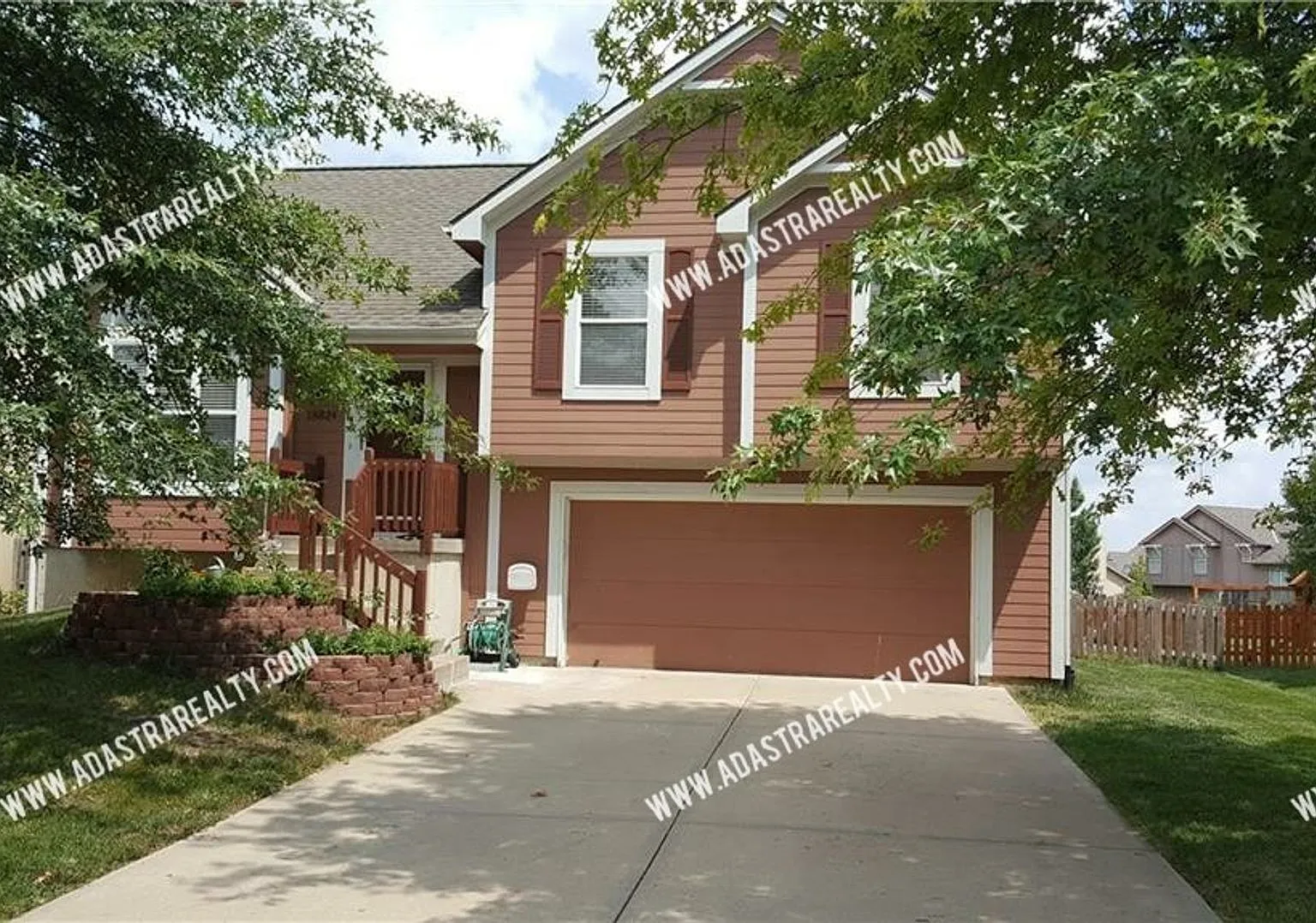 Gorgeous Olathe Home In South Hampton Subdivision-Available In September!! — Photo 1