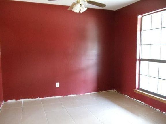 4th image of 212 Graceland Cir
