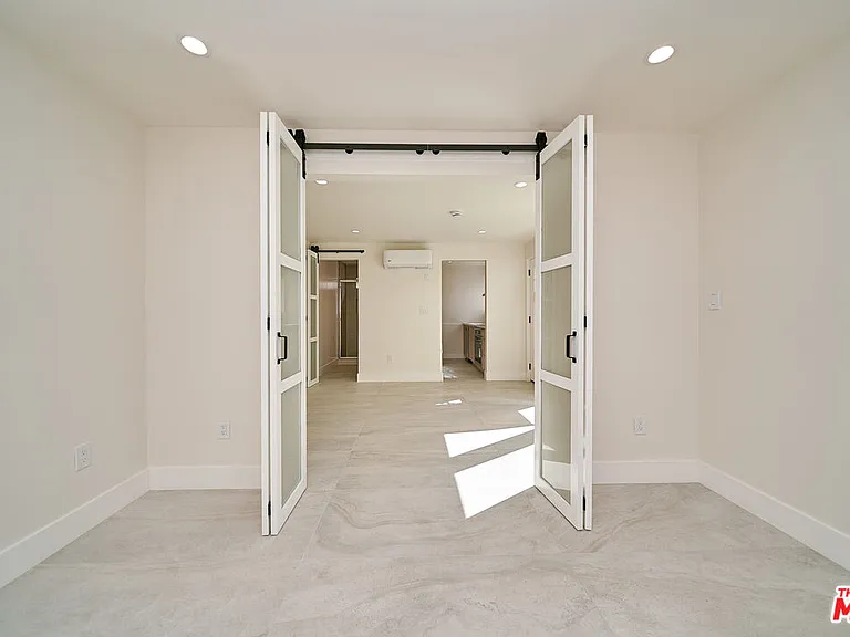 2938 Mary St #A — Photo 10