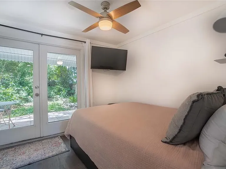 2410 Center Ave #2 — Photo 6