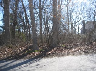 101 Hillcrest Rd, Niantic, CT 06357