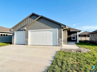 8905 W Windmill Ridge St, Sioux Falls, SD 57106