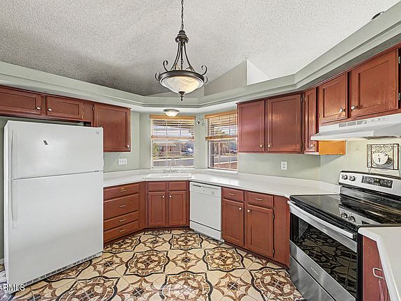 3rd image of 8126 W COLUMBINE Drive