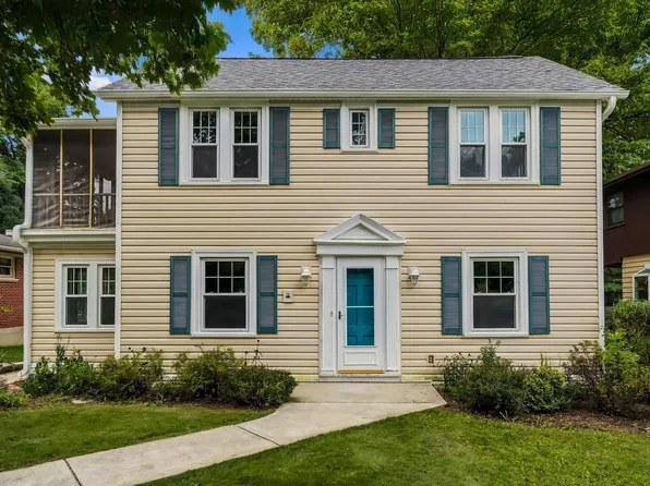 1305 S 124th STREET, Brookfield, WI 53005