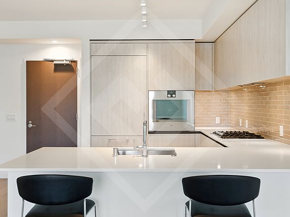 5th image of 1000 3rd St #709